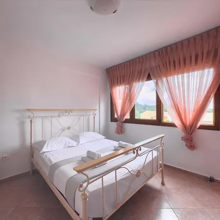 Luxurious Maisonette In Pefkochori