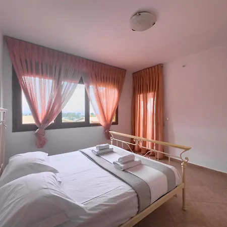 Luxurious Maisonette In 度假居 *