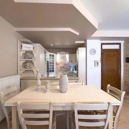 度假居 Luxurious Maisonette In *