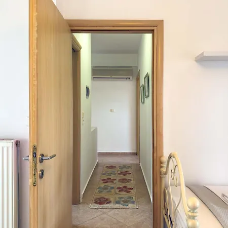 Luxurious Maisonette In *
